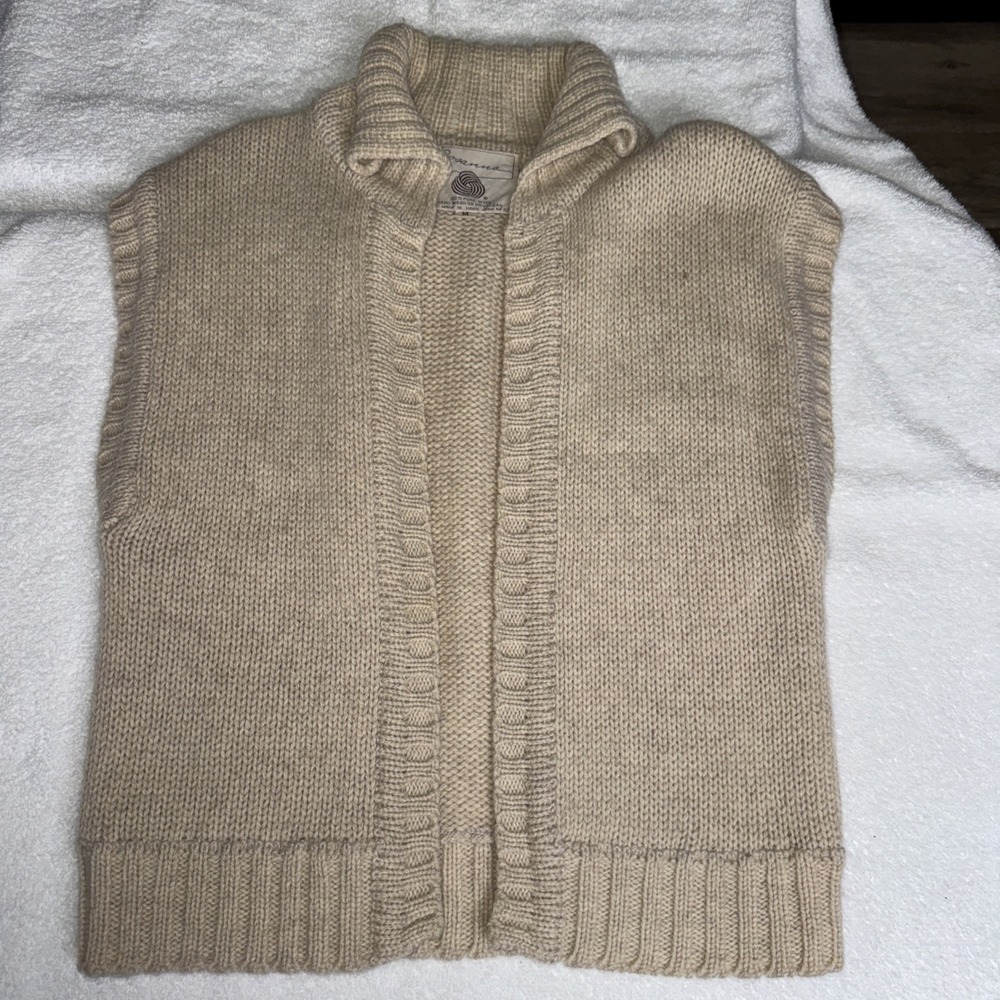 Rosanna Cream Sleeveless Cardigan Sweater Vest 100% Wool Hong Kong Size Medium